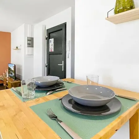 Zenbnb / Apricot / Parking Prive / Balcon / Parc / Annemasse